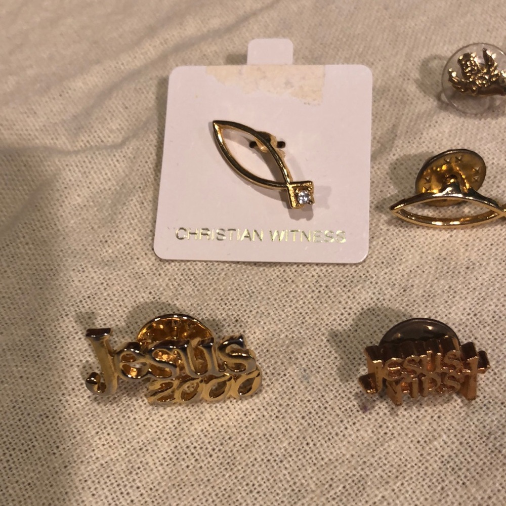 Tie tack pins